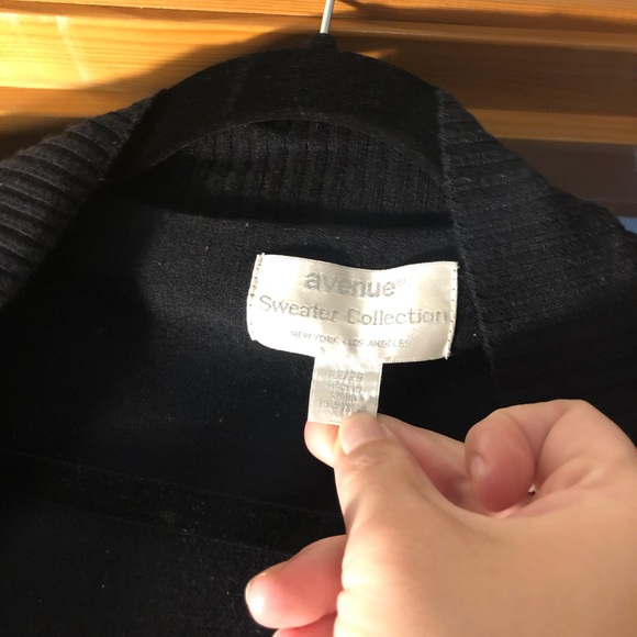 Black Coverup - Picture 2 of 2